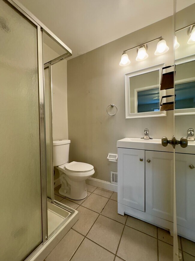 Building Photo - Charming 3 Bedroom/2 Bathroom Apartment in Cockeysville, MD!