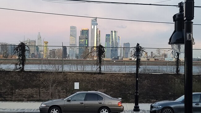 Building Photo - 2019 Palisade Ave