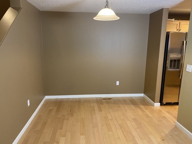Building Photo - 10789 SW Canterbury Ln
