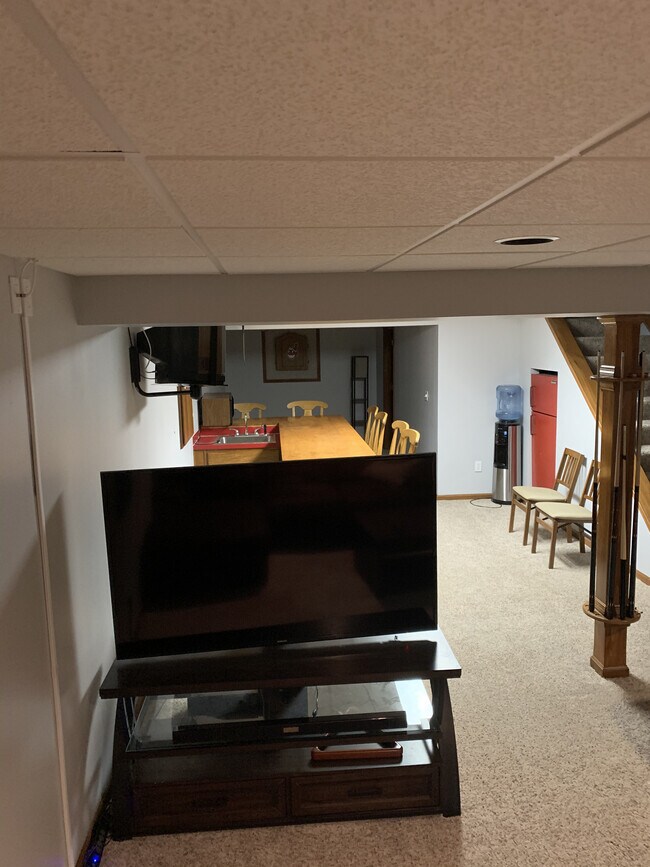 Finishes basement - 5546 Breshly Way