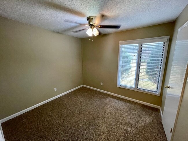 Building Photo - 6300 Creel Rd