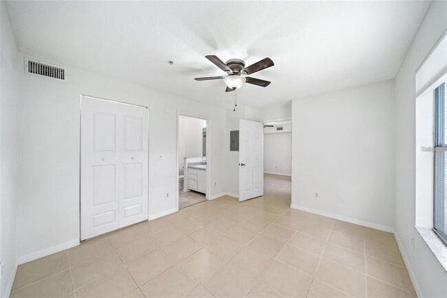 Building Photo - 823 Camargo Way