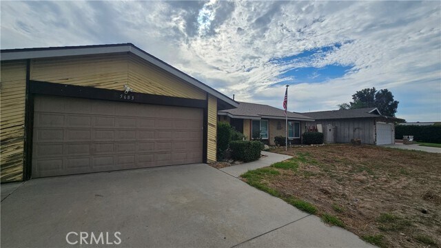 Building Photo - 5683 Wagonwheel Rd