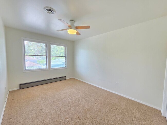 Building Photo - $3,050 - 4 Bed / 2.5 Bath Beautiful Home in Upper South Hill