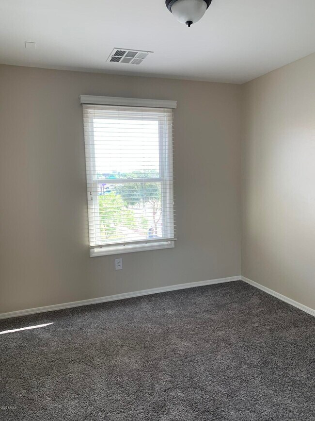 Building Photo - 3854 E Sabra Ln