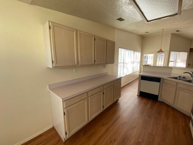Building Photo - Beautiful 3-Bedroom Home in NW Albuquerque