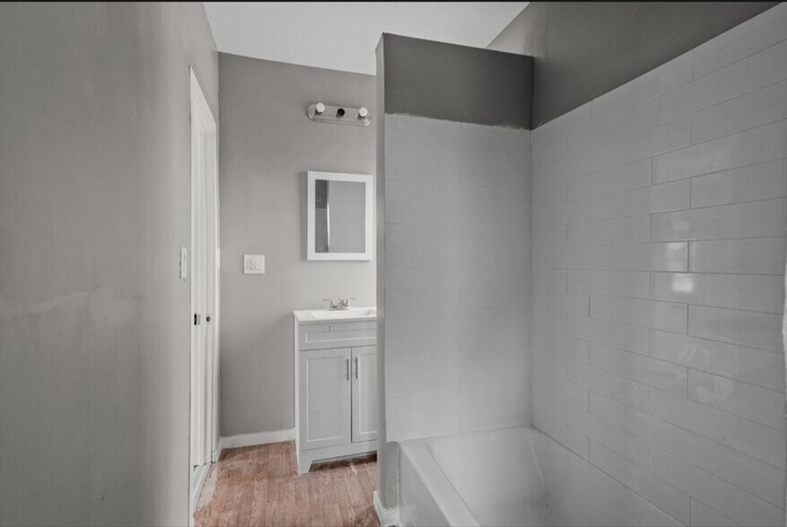 Building Photo - 22 Richmond St