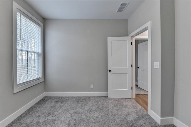 Building Photo - 106 Pinecone Pkwy