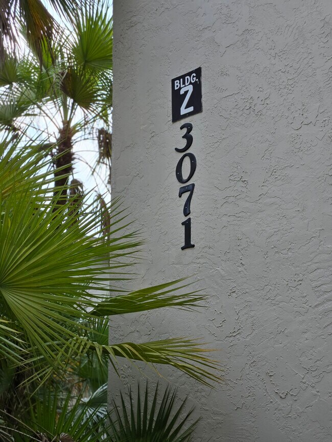 Building Photo - 3071 SE Aster Ln