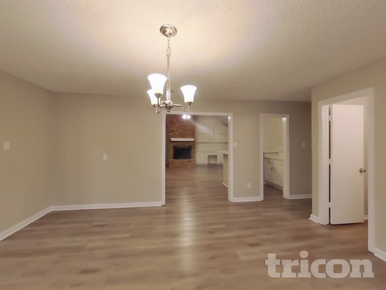 Building Photo - 2001 Libby Ln