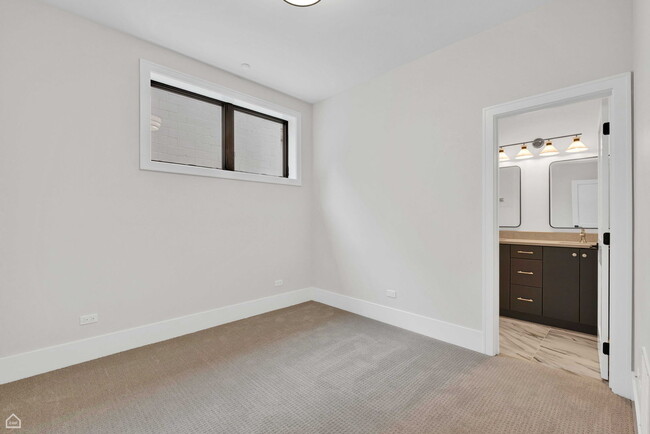 Building Photo - 1757 W Le Moyne St
