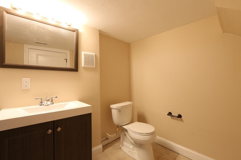 Building Photo - 3 Saint James Pl