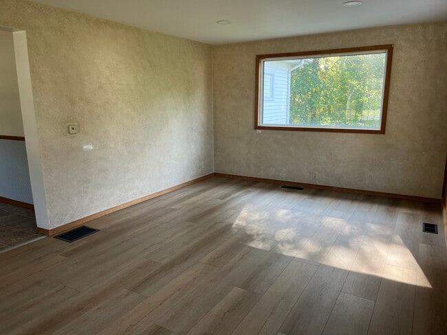 Building Photo - 1035 IN-25