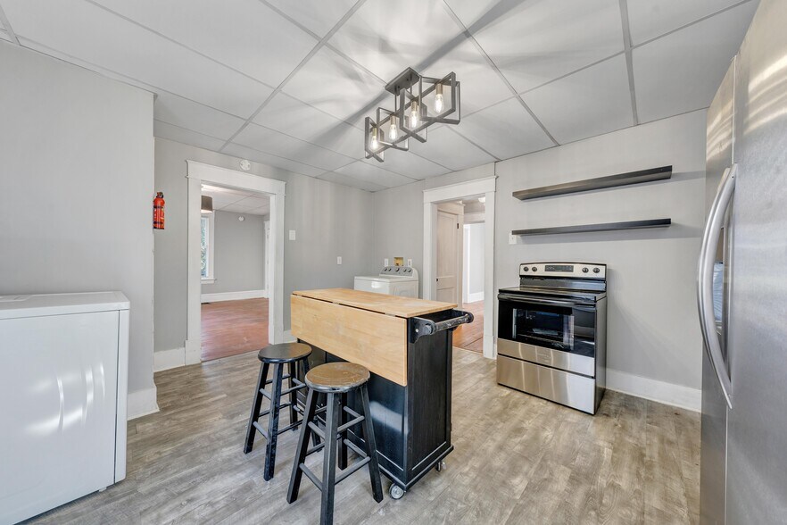 Building Photo - 812 Marshall Ave SW