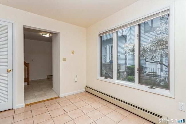 Building Photo - 81 Pemberwick Rd