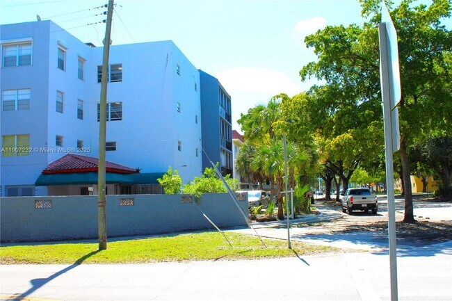 Building Photo - 13685 NE 10th Ave