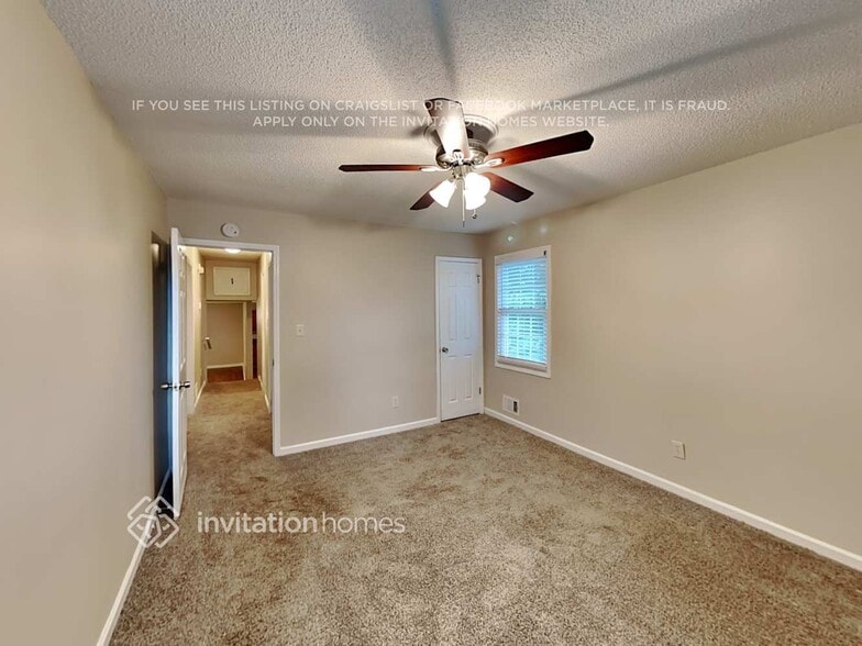 Building Photo - 5660 Tracy Dr SE