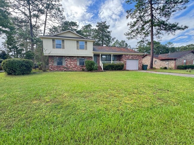 Building Photo - MOVE-IN READY!  [PET FRIENDLY]