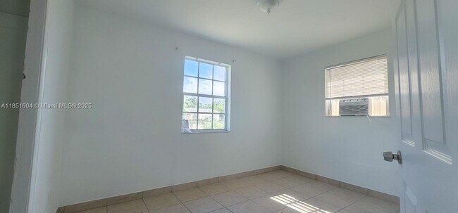Building Photo - 2332 NW 14th Ct