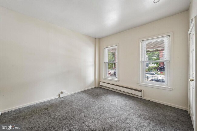 Building Photo - 13 E 21st St