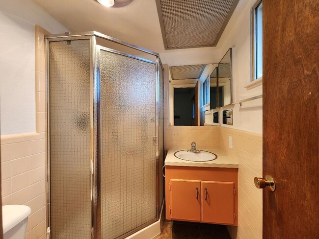 Building Photo - 1114 Camino Consuelo