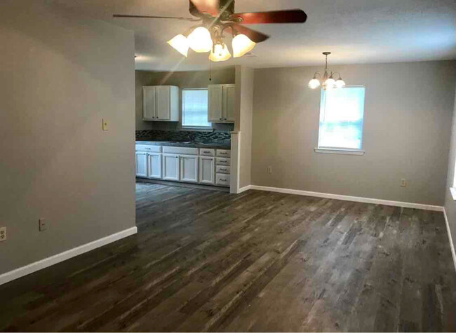 Building Photo - 352 Knollwood Trail SE