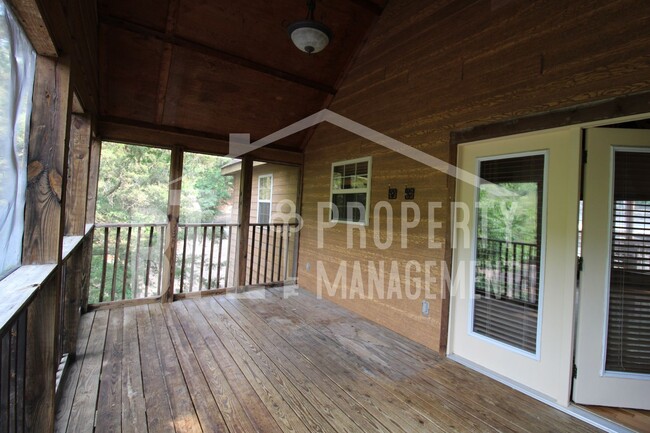 Building Photo - Gorgeous Lodge in Gated Community!