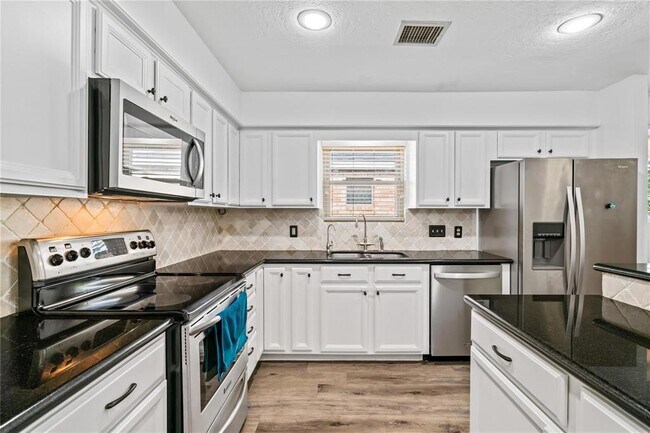 Building Photo - 13818 Menasco Ct