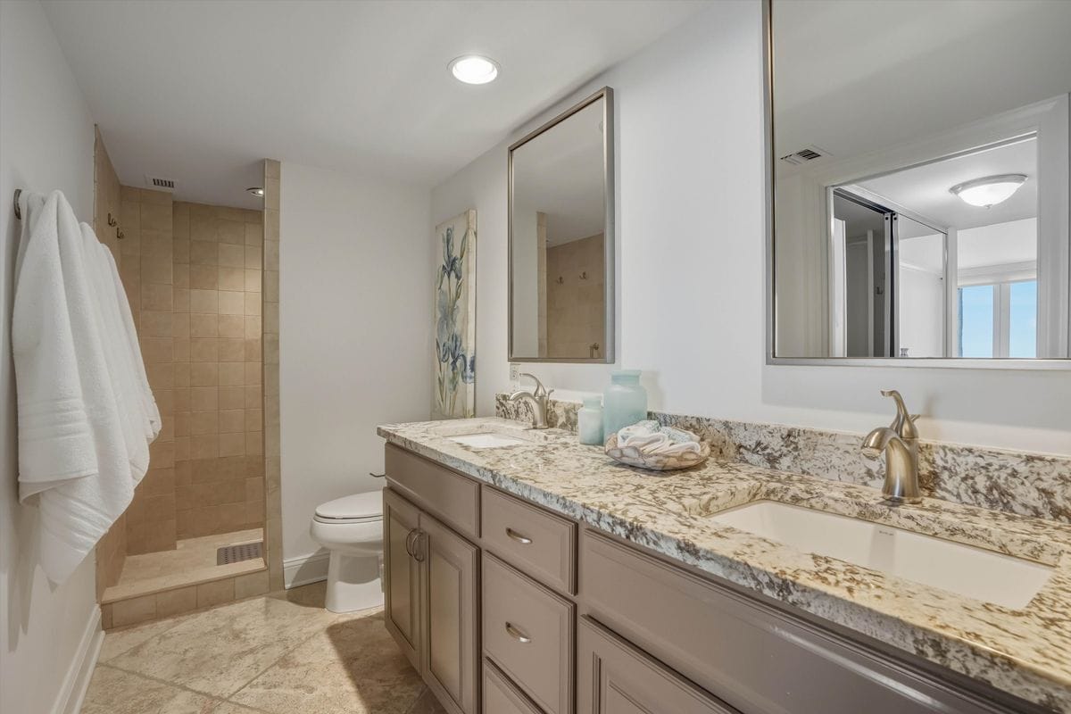 Building Photo - 1601 Ocean Dr S