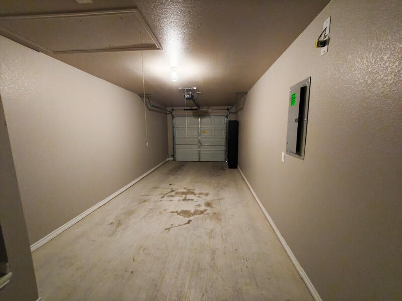 Building Photo - 701 Sladecek Dr