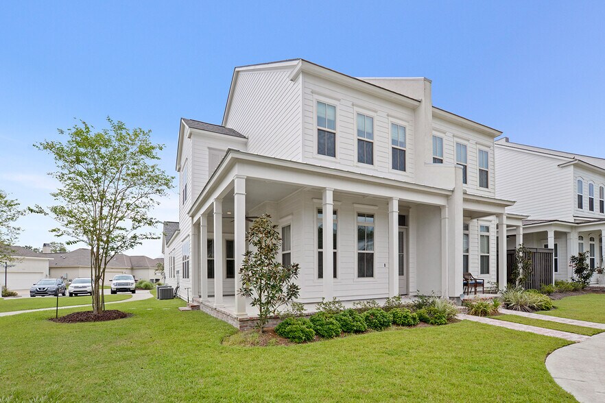 Primary Photo - 2032 Perennial Ln