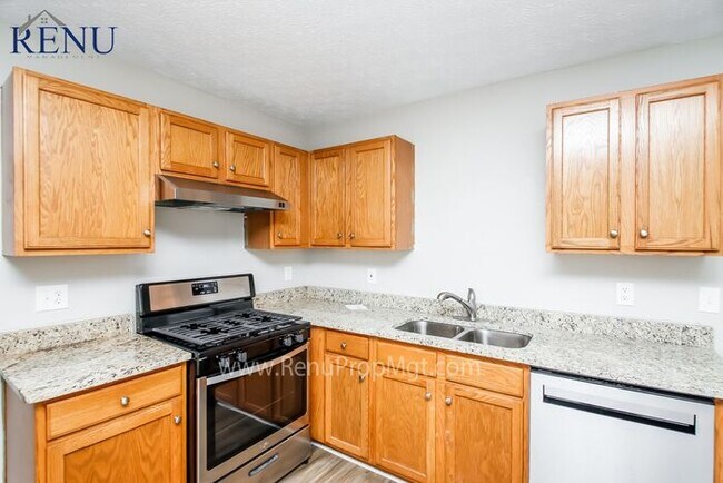 Building Photo - Now available 3 bedrooms 2.5 baths