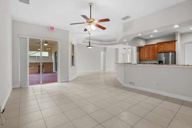 Building Photo - 1092 SW Majorca Ave