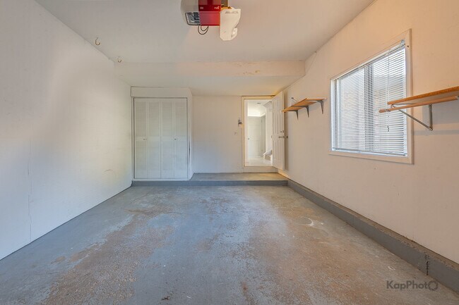Building Photo - 110 N Waterford Dr