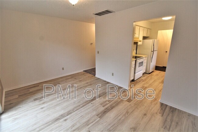 Building Photo - 7201 W Amity Rd