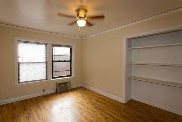 Building Photo - 823 W Wolfram St