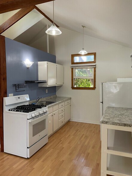 Kitchen - 5257 Sylmar Ave
