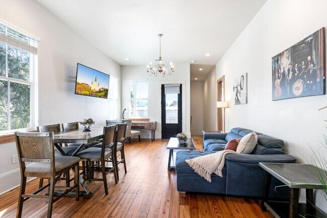 Building Photo - 1721 Terpsichore St