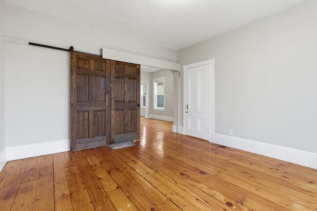 Building Photo - 35 Oakland St