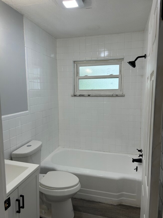 Building Photo - 236 Riggs Ave