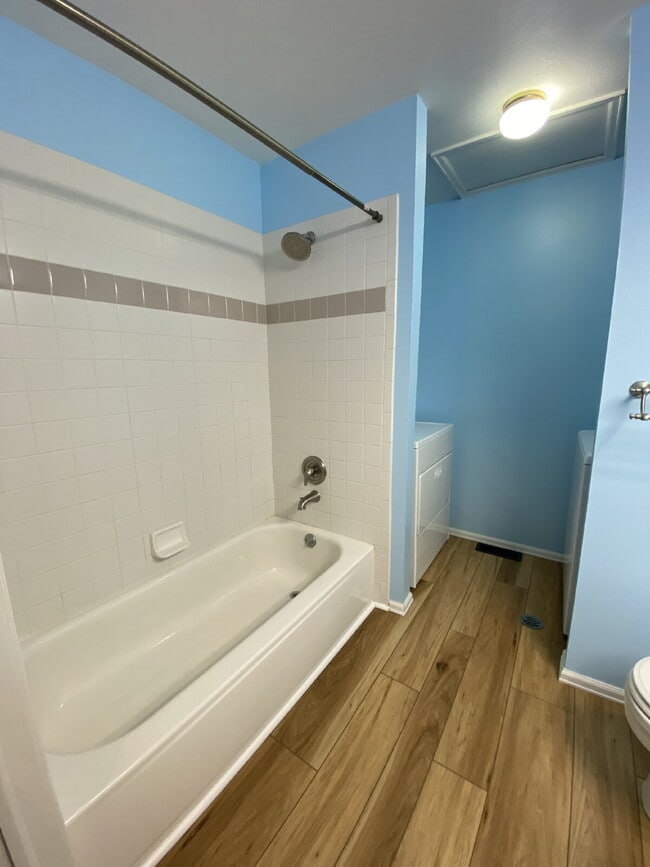 Building Photo - 3 bedroom townhouse - Plumtree