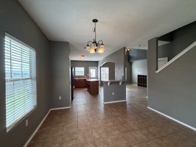 Building Photo - TWO STORY 5 BEDROOM 3 BATH HOUSE WITH SPA