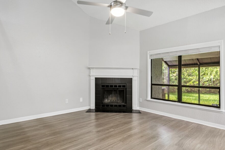 Building Photo - Peninsula at Northwood