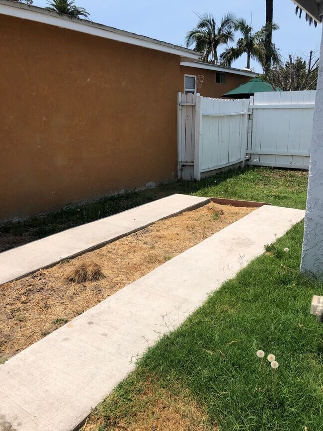 Building Photo - 5890 Gardenia Ave