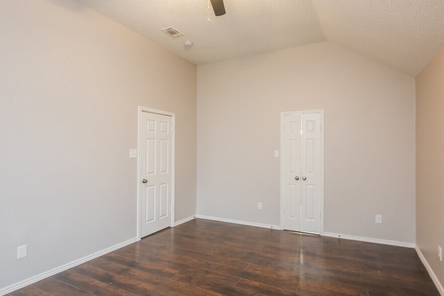 Building Photo - 2241 Collier Ct