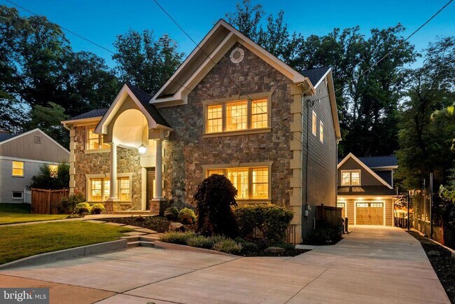 Building Photo - 6005 Selvyn Rd