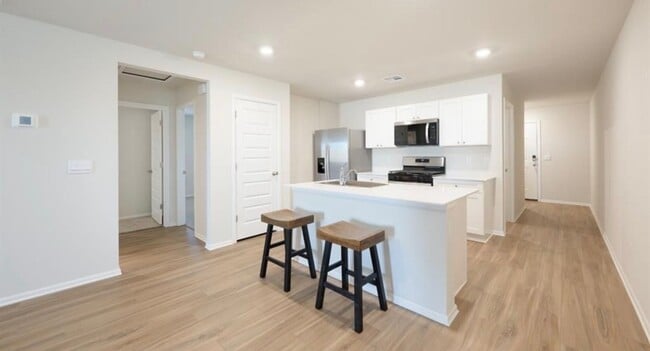 Building Photo - 560 St Charles Pl