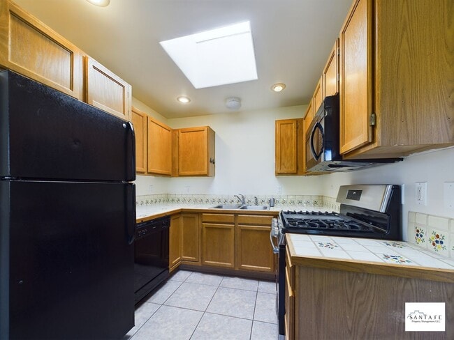 Building Photo - Single Level, Single Family Home Available Now!