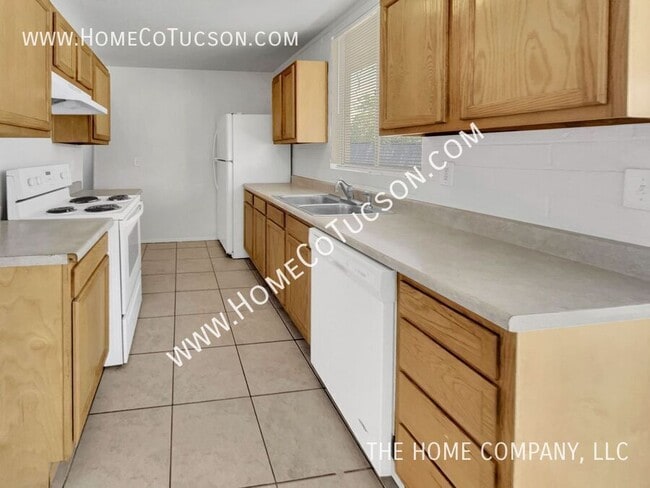 Building Photo - 3966 E Sylvane Dr