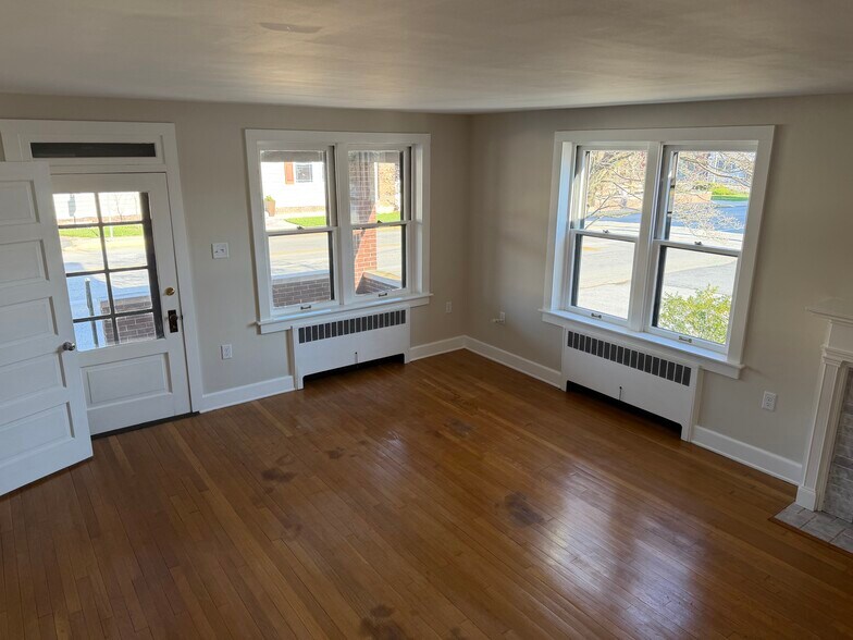 Building Photo - 106 Abbottstown St